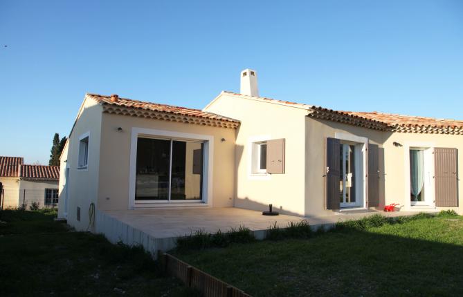 villa-style-provenccedil;ale-agrave;-plan-drsquo;orgon